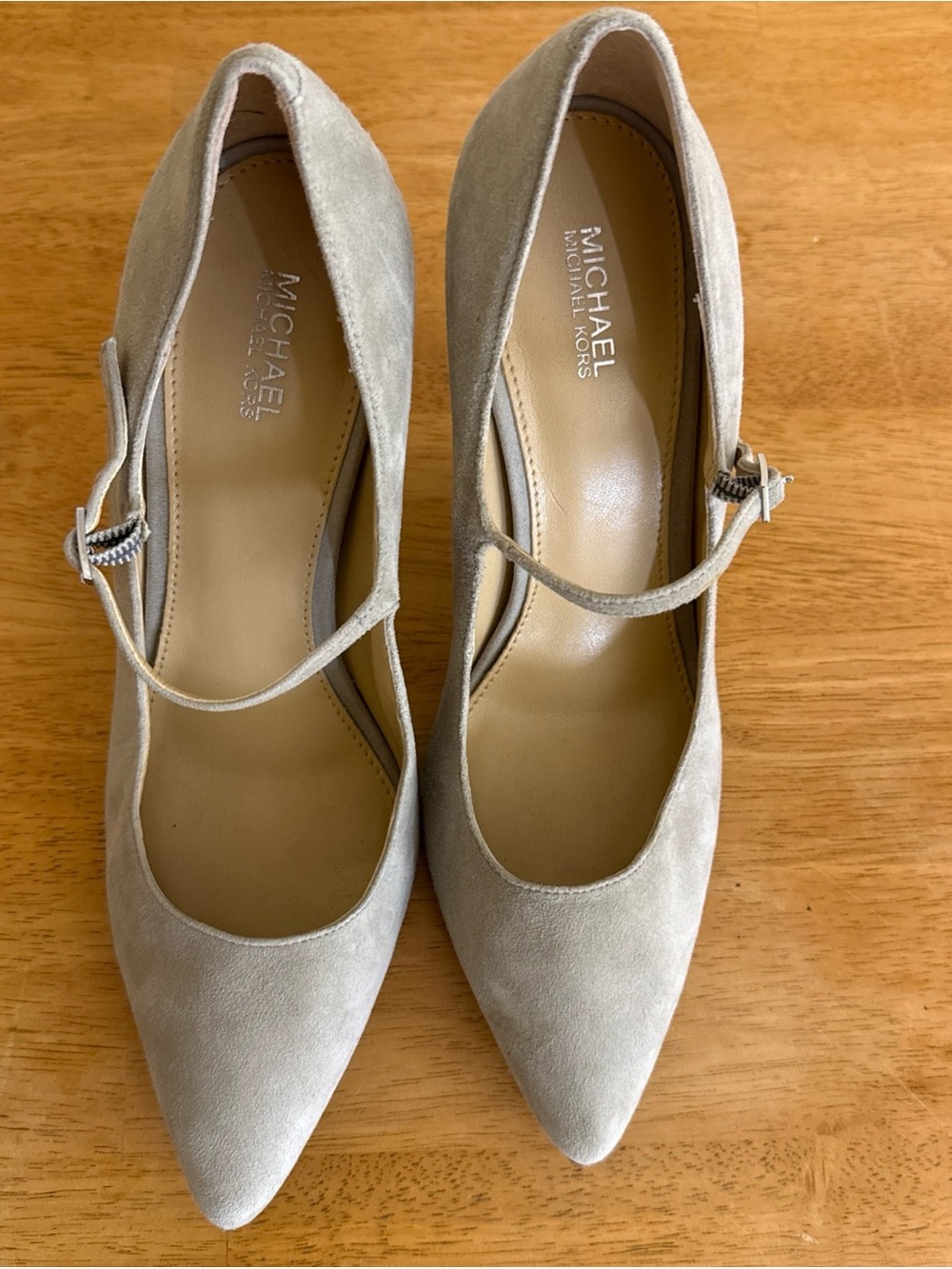 Michael Kors Taupe Beige Pointed Toe Heels Strap Buckle 8.5 4” Heel - Picture 3 of 9
